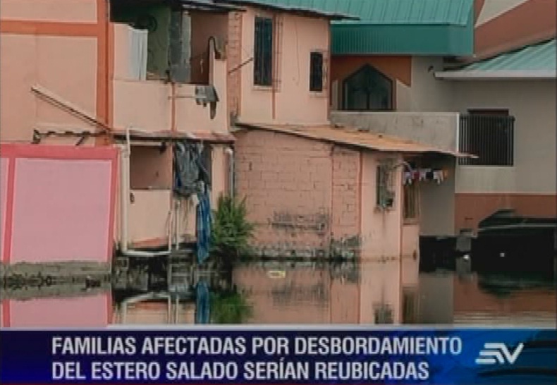 Fenómeno El Niño: analizan reubicación de casas sobre el estero Salado