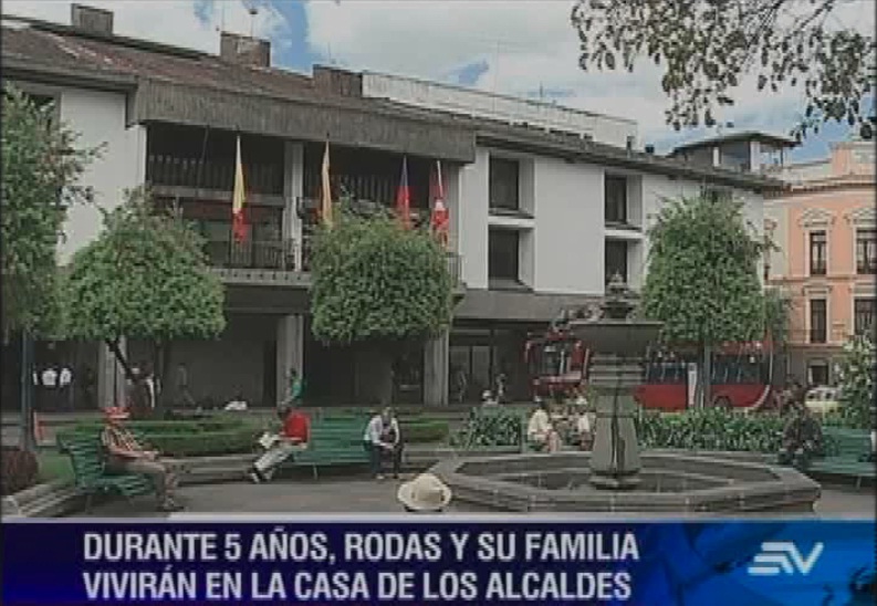 Mauricio Rodas y su familia se mudan a residencia oficial de los alcaldes