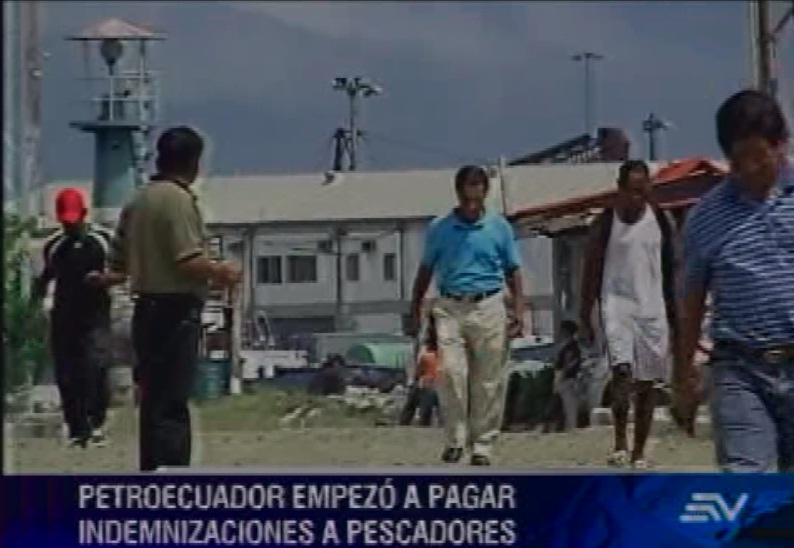 Quejas por indemnizaciones a pescadores afectados por derrame en Esmeraldas