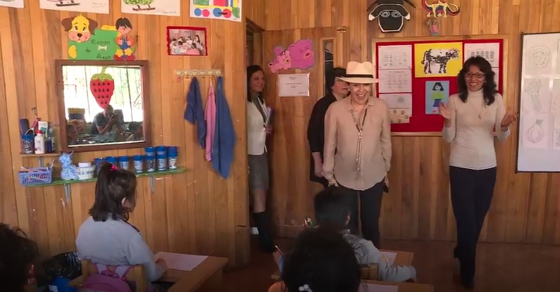 La primera dama, Rocío González, visitó centro para menores con discapacidades