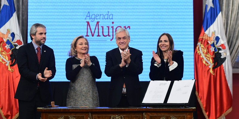 Piñera firma proyecto de reforma sobre derechos de las mujeres en Chile