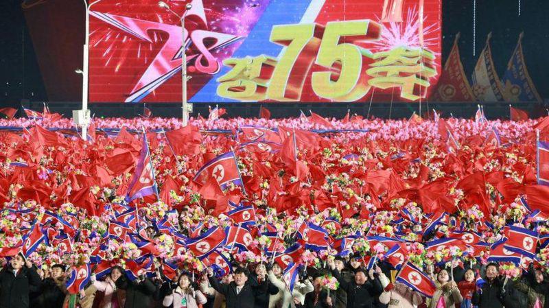 En imágenes: las espectaculares celebraciones en Corea del Norte por el 75º aniversario del país