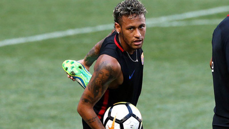 Barcelona reclama al brasileño Neymar el pago de más de 10 millones de dólares