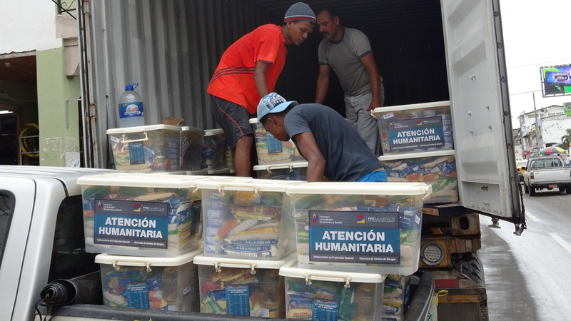 Entregan 1.300 kits con ayuda a afectados por lluvias en Esmeraldas