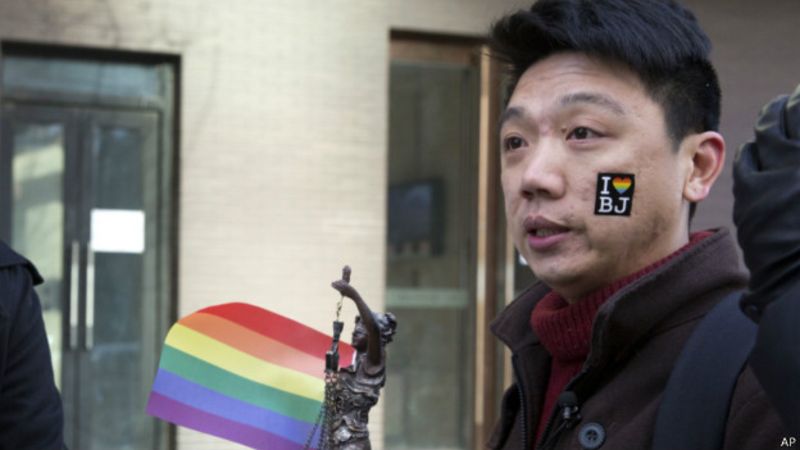 Condenan a clínica para &quot;curar&quot; homosexualidad en China