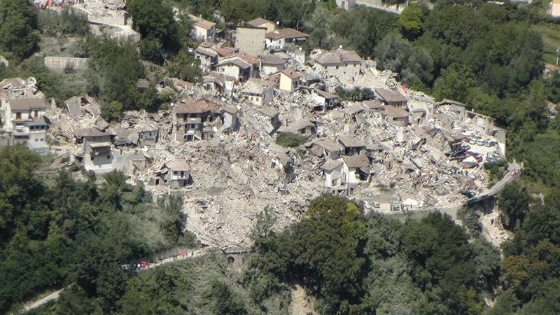 En aumento cifra de muertos tras el devastador terremoto en Italia