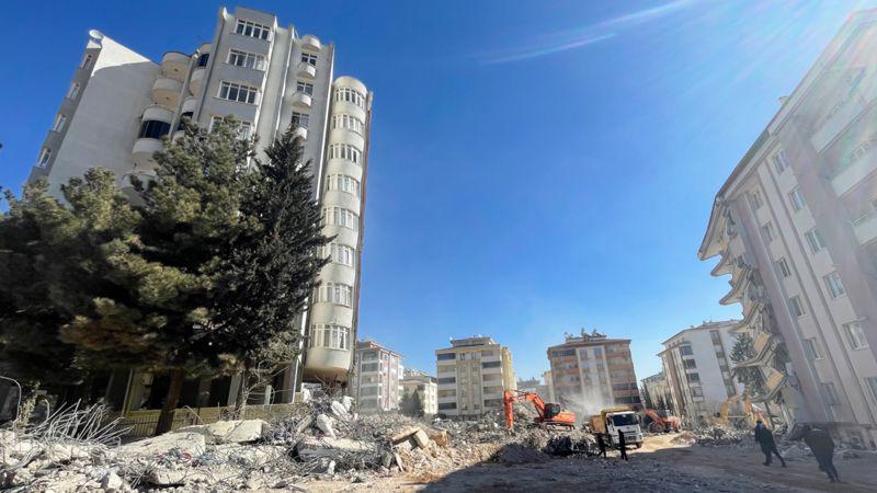 Terremoto en Turquía: las advertencias que no fueron escuchadas sobre un complejo de apartamentos de lujo que se derrumbó