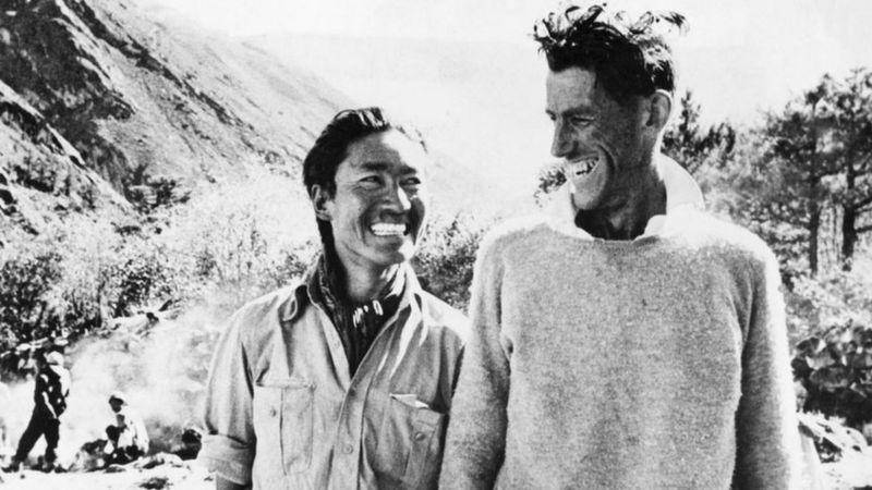 Nuestros padres subieron como simples seres humanos y regresaron como héroes mundiales al ser los primeros en ascender el Everest