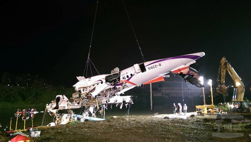 Aumentan a 31 los muertos en el accidente aéreo en Taiwán