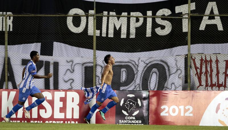 Emelec vence a Olimpia en Asunción 2-3 y se mete en octavos de Copa