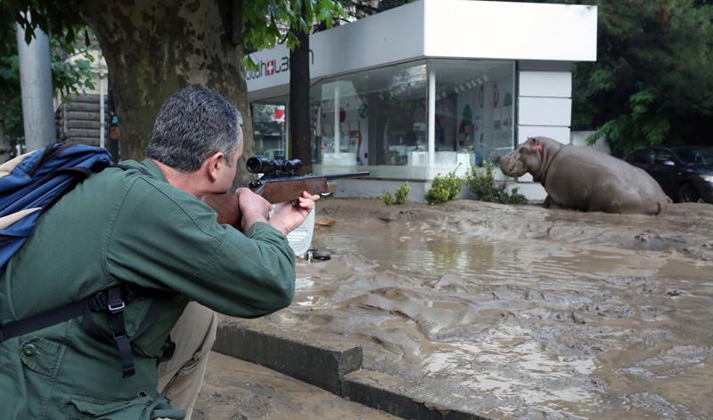 Georgia guarda duelo por la víctimas de las inundaciones en Tiflis