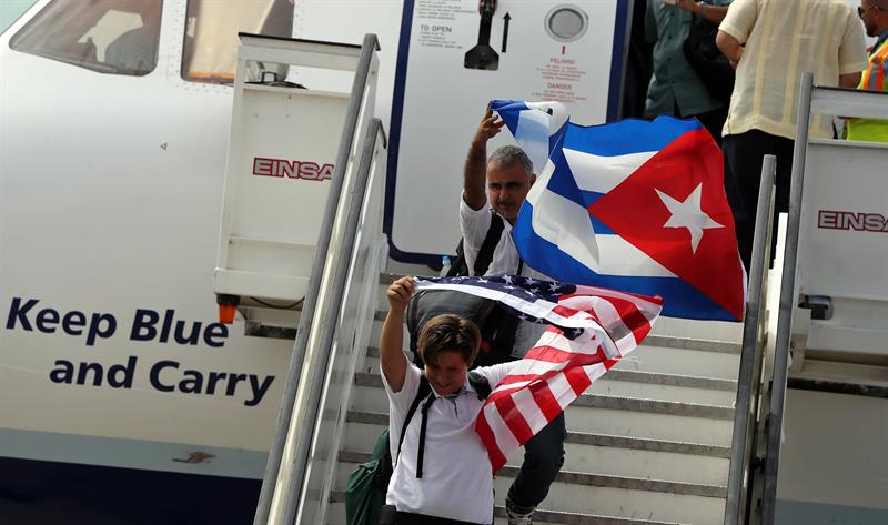 Cuba y EE.UU. reabren sus cielos con su primer vuelo comercial