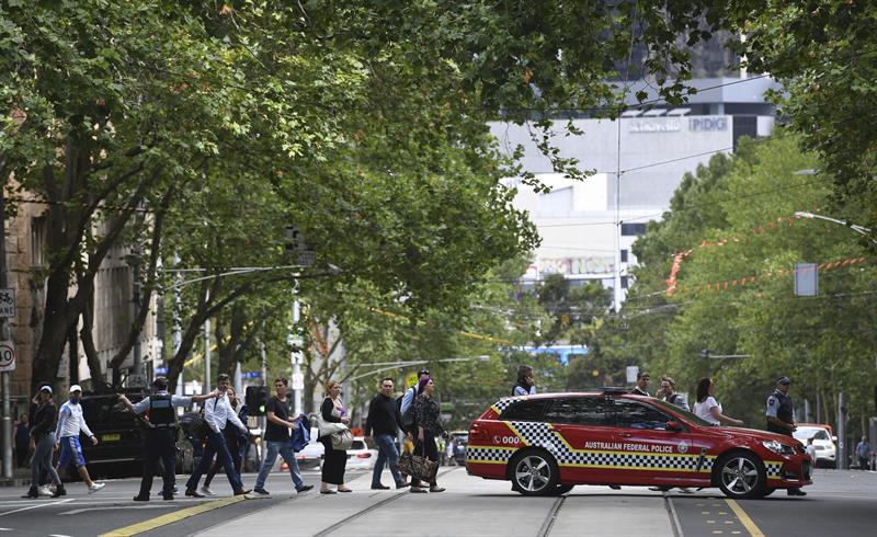 Tres muertos al arremeter un automóvil contra transeúntes en Australia
