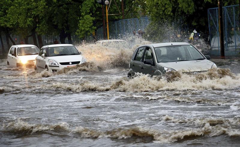 33 muertos y 8.700 afectados por las inundaciones en el oeste de la India