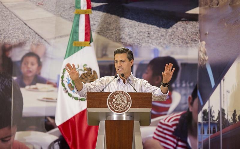 Presidente de México insta a superar el dolor por desaparición de estudiantes