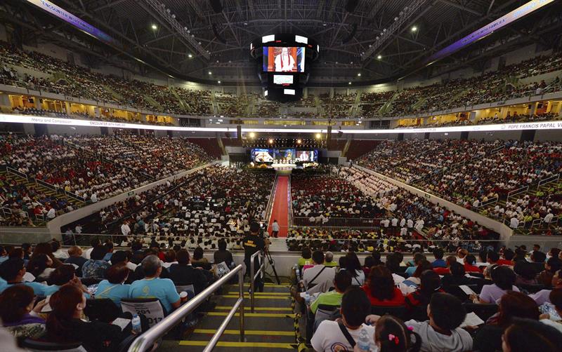 El papa concluyó su viaje a Filipinas celebrando misa ante millones de fieles
