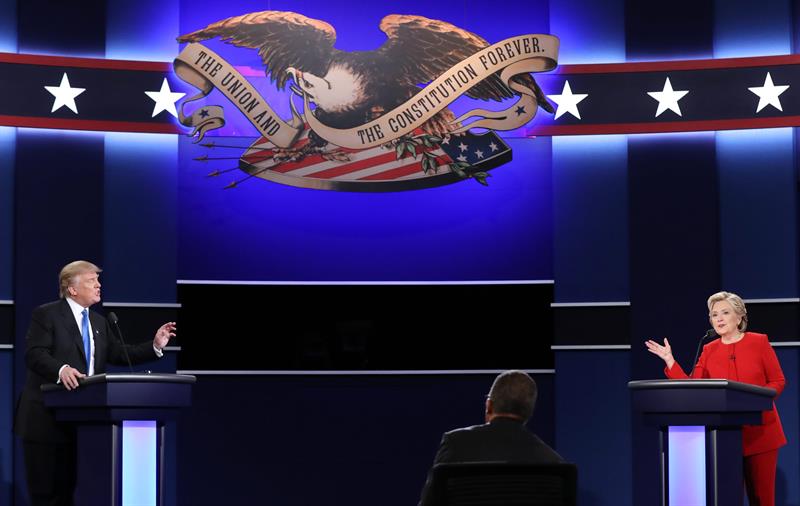 Clinton y Trump chocan en propuestas económicas en primer debate