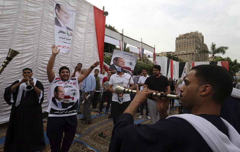 Egipto celebra elecciones casi un año después de destitución de Mursi