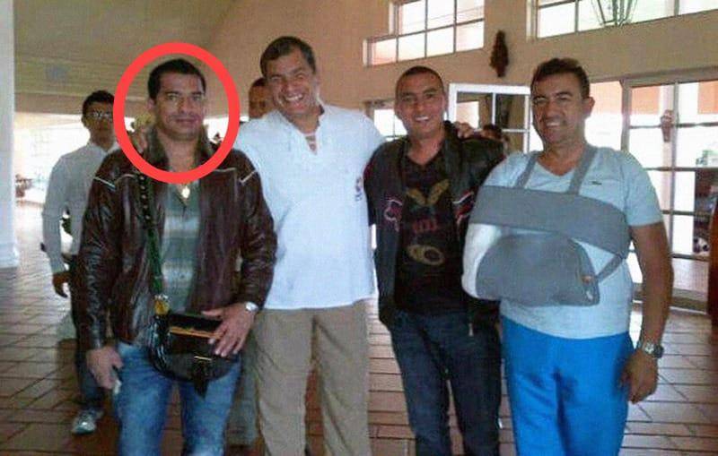 Imagen de José Aguilar Orozco, en una foto con Rafael Correa, entonces presidente de Ecuador; Darwin Gómez (investigador por narcotráfico), y Edgar Sandoval, quien fue Mayor de la Policía, y luego involucrado en casos de narcóticos.