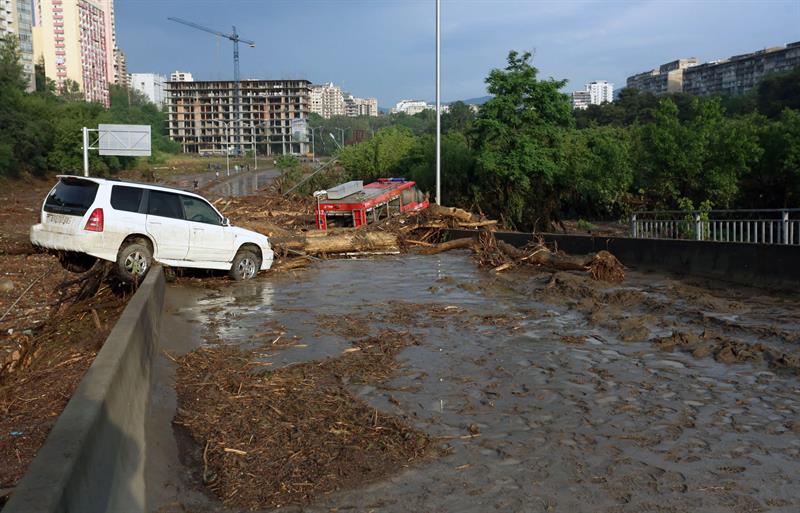 Georgia guarda duelo por la víctimas de las inundaciones en Tiflis