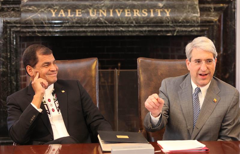 Correa visita Yale y dicta una conferencia en New Haven