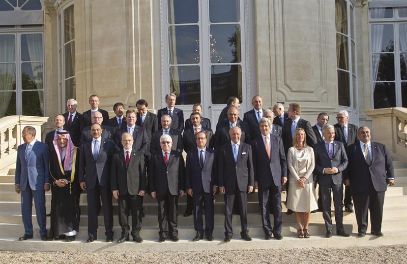 Conferencia de París promete ayudar a Irak &quot;por todos los medios&quot;, incluso militares