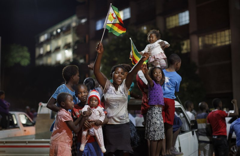 Mnangagwa regresa a Zimbabue, listo para asumir el poder