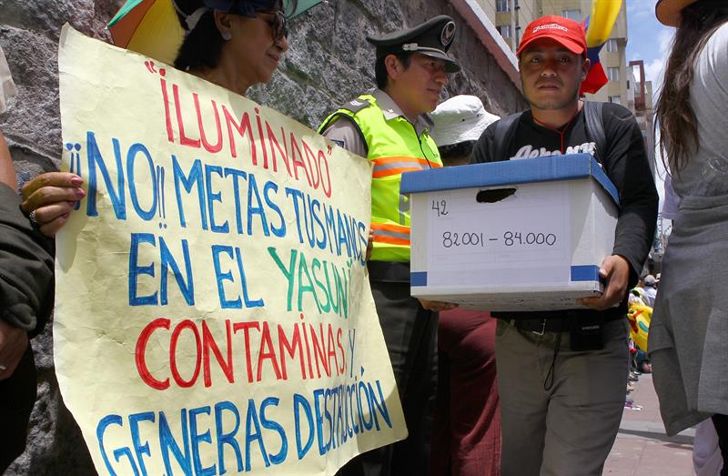 Yasunidos entrega más de 700.000 firmas al CNE