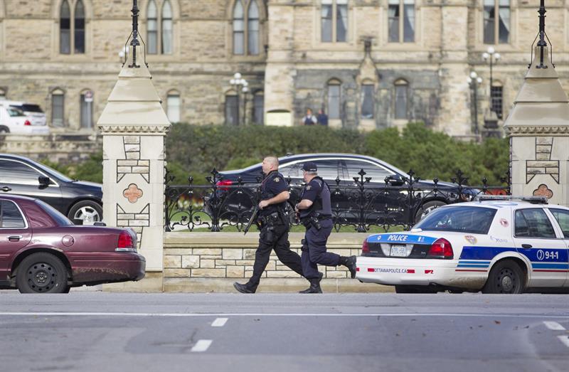 Tiroteo en el Parlamento de Canadá acabó con la muerte de dos personas