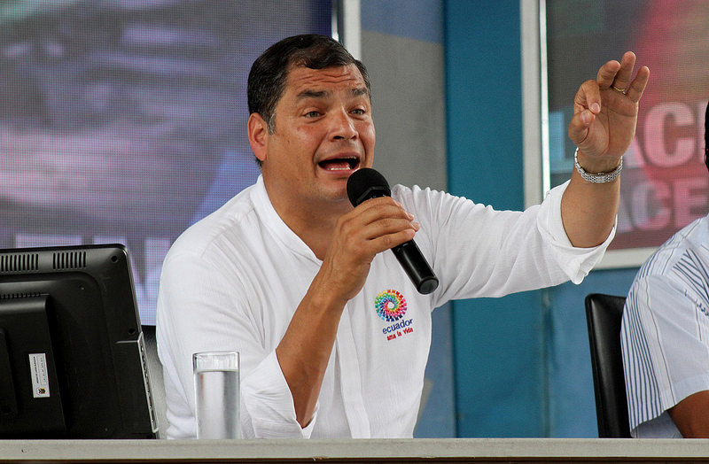 Correa dará &quot;respuestas políticas&quot; a declaraciones periodísticas con tinte político