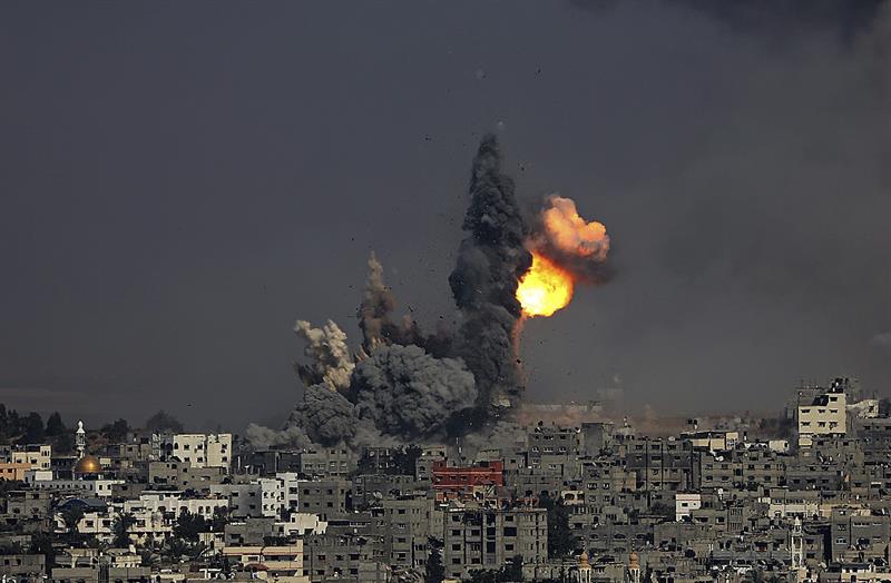 Veinte palestinos muertos en bombardeo contra una escuela de la ONU en Gaza