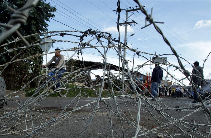 Siguen disturbios en Colombia pese a negociaciones con campesinos