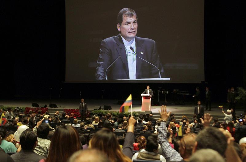 Correa agradece a los ecuatorianos en España su aportación a la economía