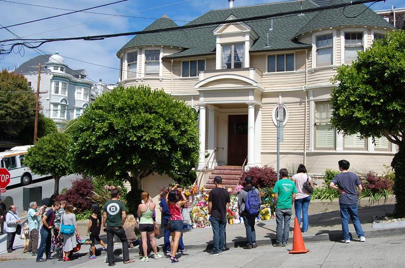 San Francisco cubre de flores la casa en que Williams rodó &quot;Mrs. Doubtfire&quot;