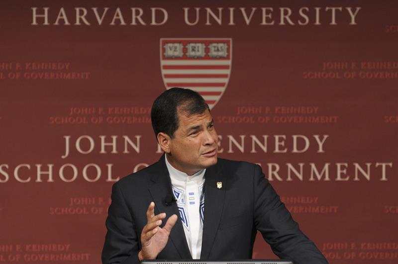 Correa defiende en EE.UU. los logros económicos y sociales de Ecuador