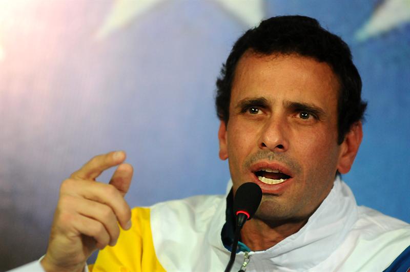 Capriles dice que Maduro es el candidato de Raúl Castro