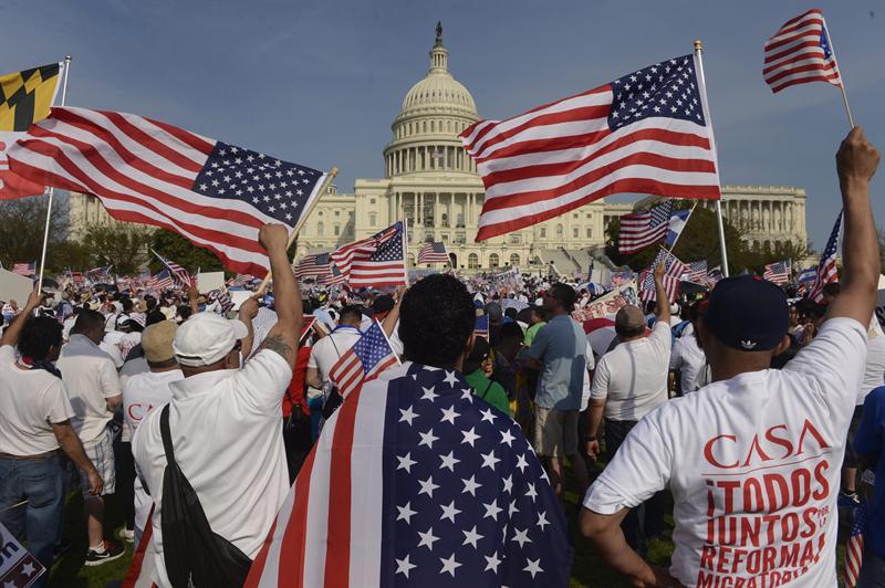 Miles de personas exigieron una reforma migratoria ante el Capitolio
