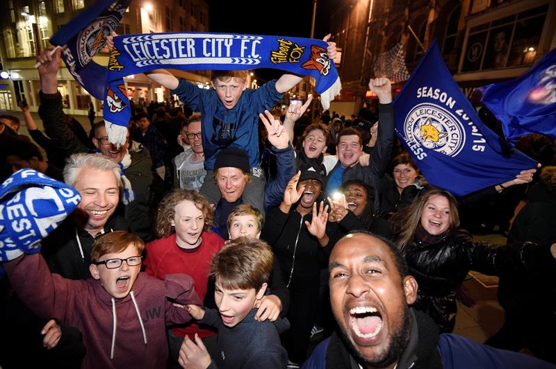 Leicester invitará a pizza y cerveza a sus aficionados ante Everton