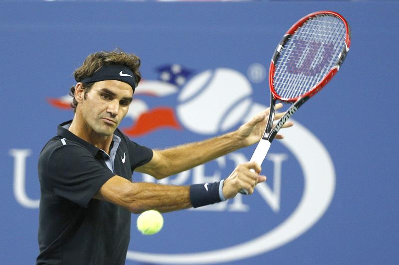 Federer no brilla pero avanza con firmeza en el US Open