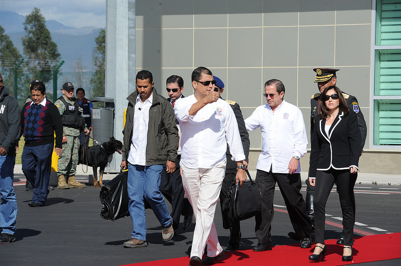 Correa partió hacia Bolivia y Maduro agradece respaldo del G77