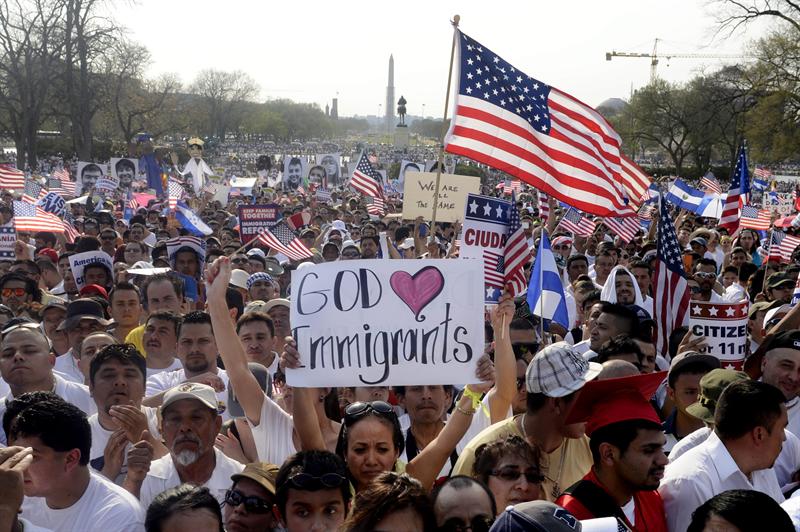 Miles de personas exigieron una reforma migratoria ante el Capitolio