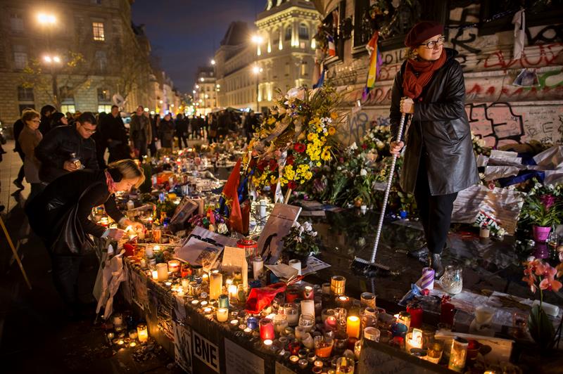 Bélgica inculpa a sexta persona por atentados en París