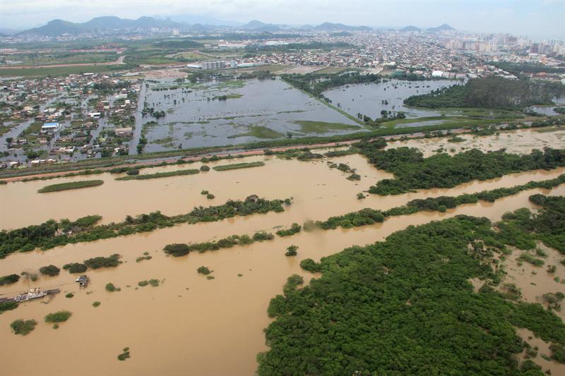 Sube a 45 el número de víctimas por lluvias en el sureste de Brasil