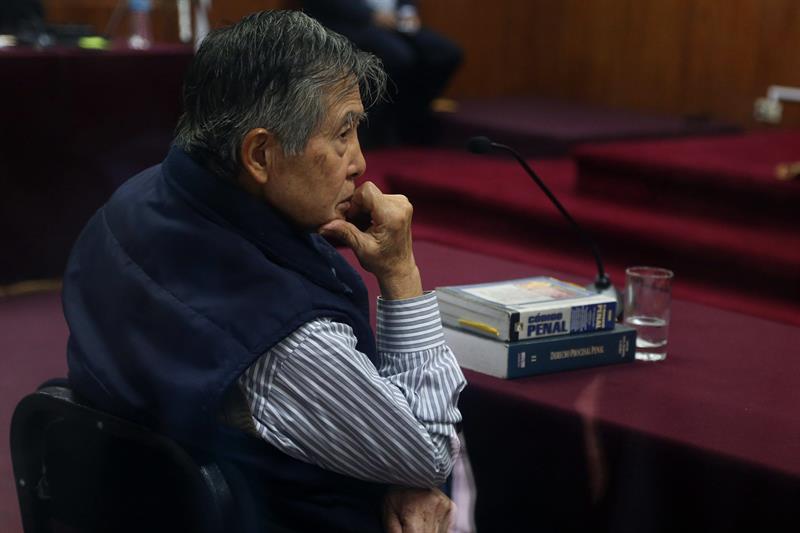 Fujimori usó dinero de la Fuerza Aérea peruana para su reelección