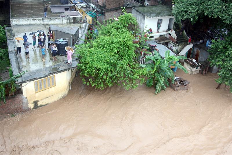 Ascienden a 120 los muertos por lluvias en India