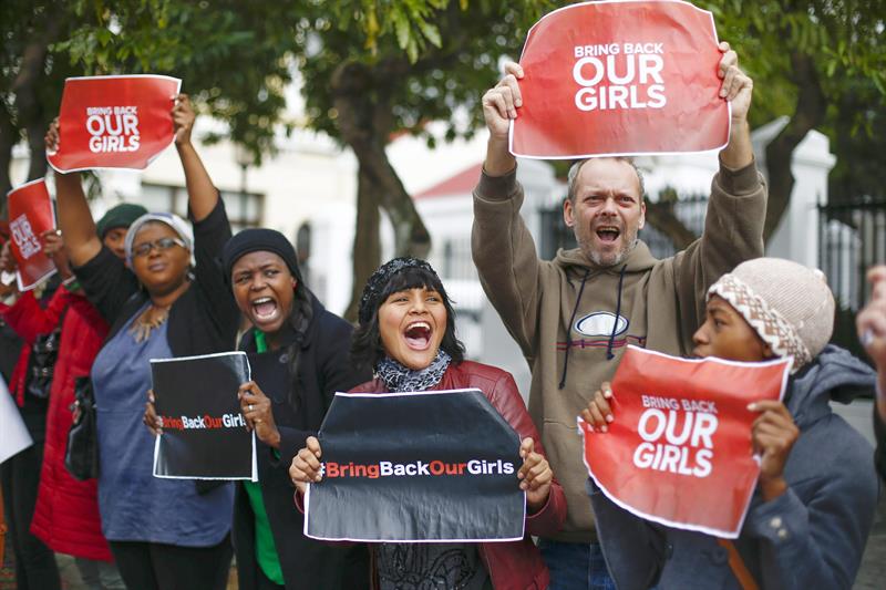 Nigeria &quot;dispuesta&quot; a negociar con Boko Haram para liberar a niñas