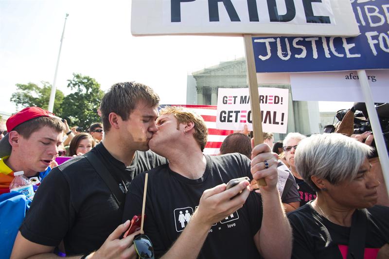 Declaran inconstitucional ley que no reconoce matrimonio homosexual en EE.UU.