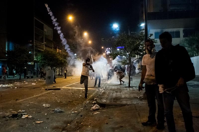 Cancilleres de Unasur vuelven a Venezuela con sombra de violencia a la vista