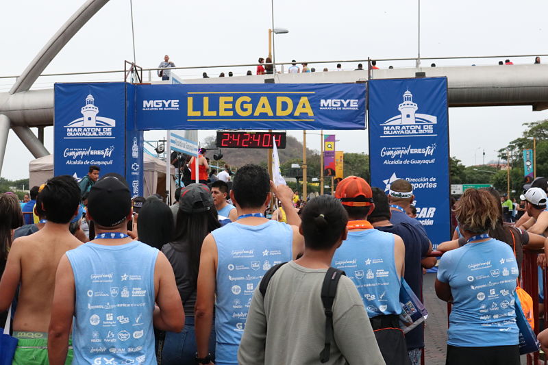 Ecuatorianos ganan la maratón de Guayaquil 2018