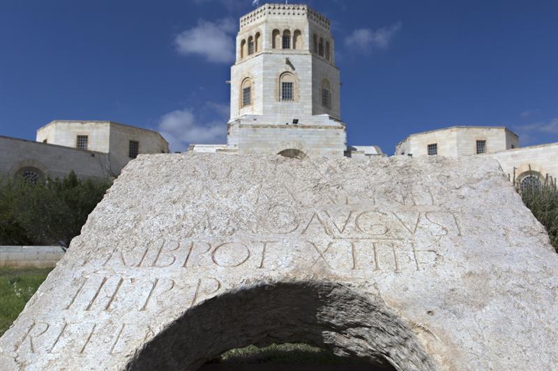 Descubren en Jerusalén importante inscripción de emperador romano